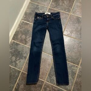 Hollister Dark Indigo Low Rise Straight Leg Jeans. Size w26 L 31.. size 3